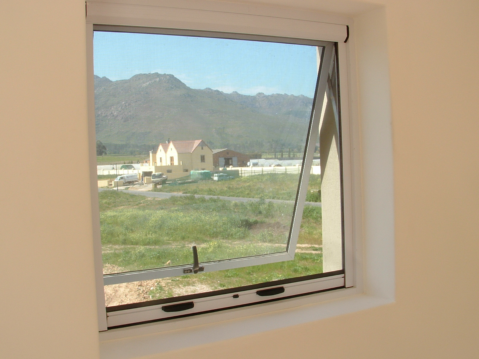 Flyscreen Aluminium Roll-up Systems | Western Cape